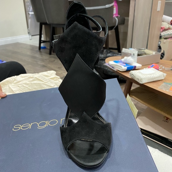 Sergio Rossi size 37.5 never worn - Picture 1 of 2